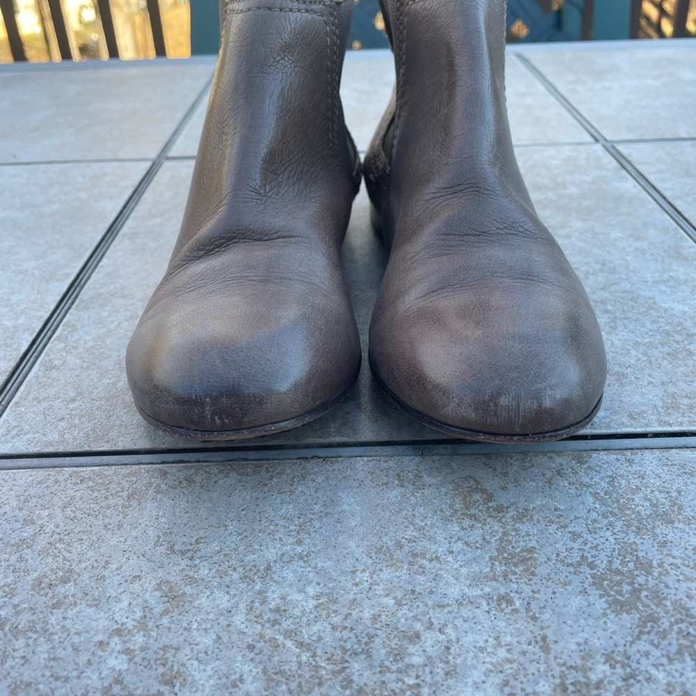 Frye Jillian Chelsea boots - Picture 3 of 11